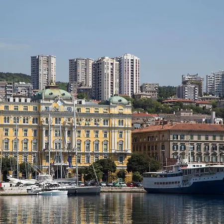 Luxury Ivone With Balcony And Garden * Rijeka