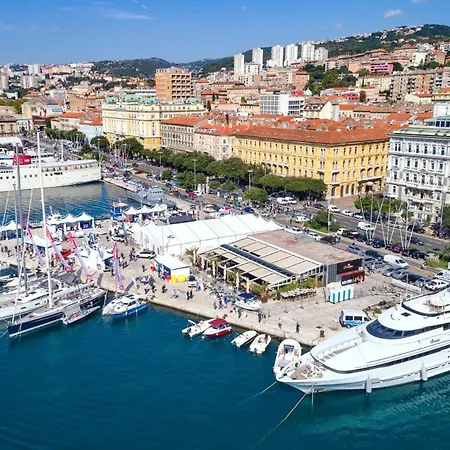 Apartman Luxury Ivone With Balcony And Garden Rijeka