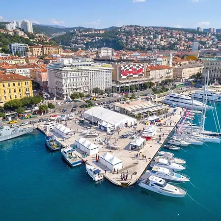 Luxury Ivone With Balcony And Garden Rijeka