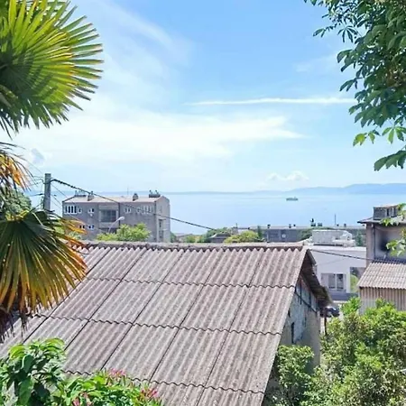 Apartman Luxury Ivone With Balcony And Garden
