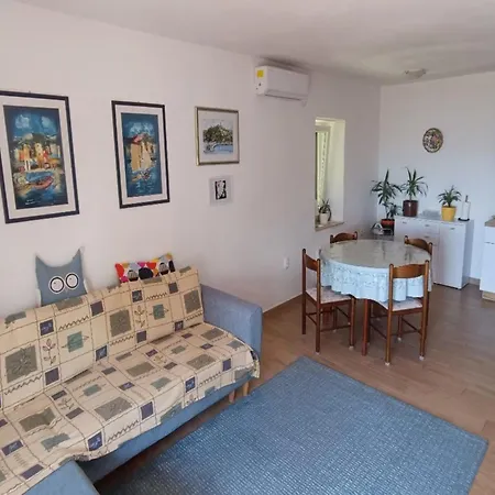 Apartman Luxury Ivone With Balcony And Garden