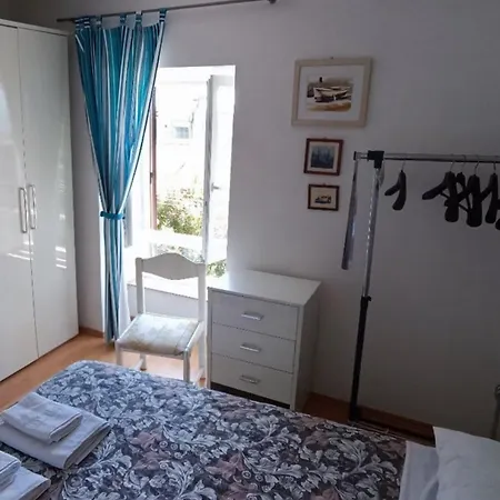 Luxury Ivone With Balcony And Garden Apartman