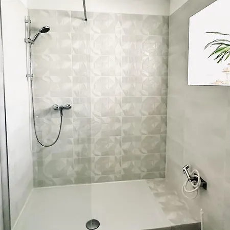 Luxury Ivone With Balcony And Garden Apartman *