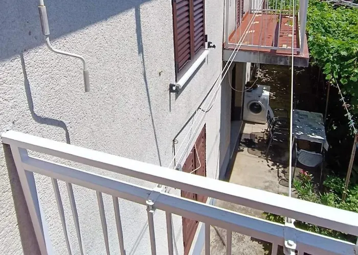 アパート Luxury Ivone With Balcony And Garden リエカ