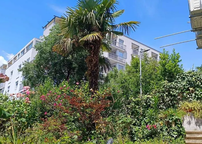 Luxury Ivone With Balcony And Garden