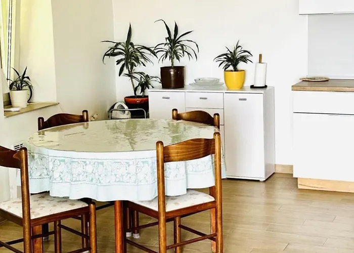 Luxury Ivone With Balcony And Garden * リエカ