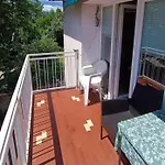 Luxury Ivone With Balcony And Garden Daire