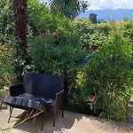 Luxury Ivone With Balcony And Garden Daire