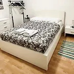 Daire Luxury Ivone With Balcony And Garden *