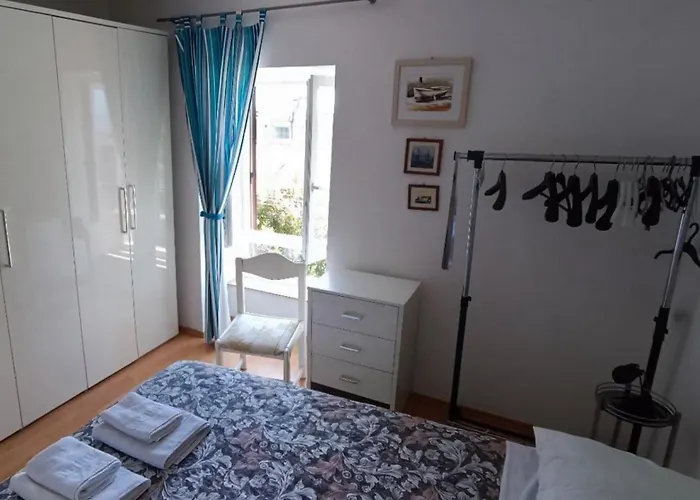 Luxury Ivone With Balcony And Garden Appartamento